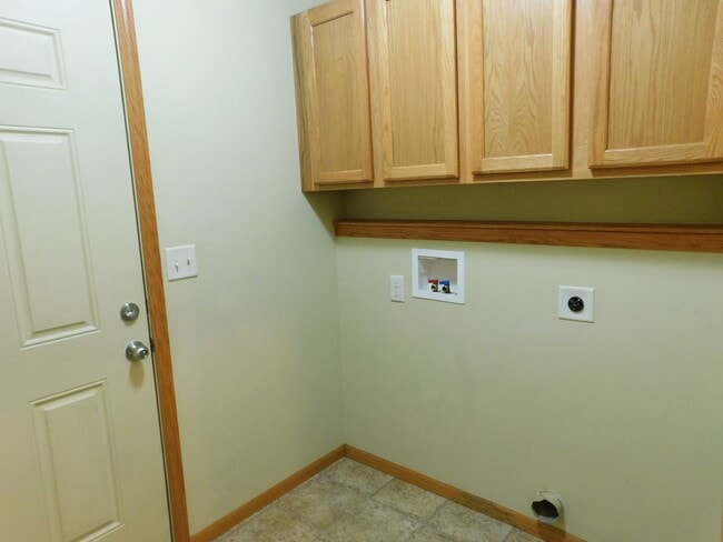 Building Photo - Freshly updated 3 Bedroom, 2 Bathroom Home...