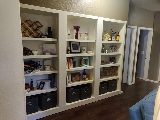 Building Photo - 6400 Ken Caryl Dr