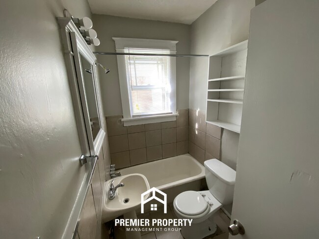 Building Photo - Vibrant 3BR Home near Midtown Memphis | Fireplace, Hardwood Floors & Fenced Yard