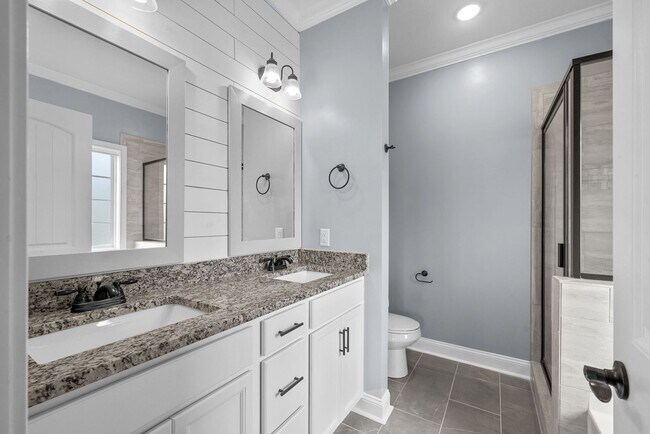 Building Photo - Pet Friendly Four Bedroom with Bonus!