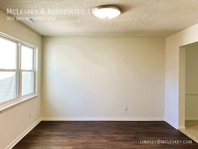 Building Photo - 909 Westminster Ln