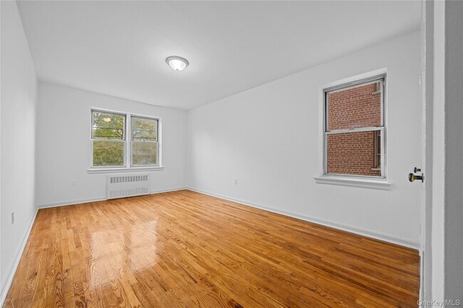 Building Photo - 255 Bronx River Rd