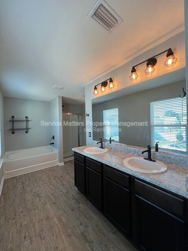 Building Photo - 5881 Old Plantation Court