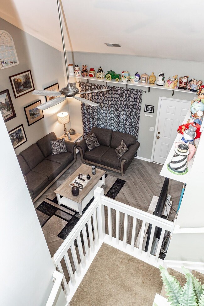 Building Photo - 7988 Shadow Oak Dr