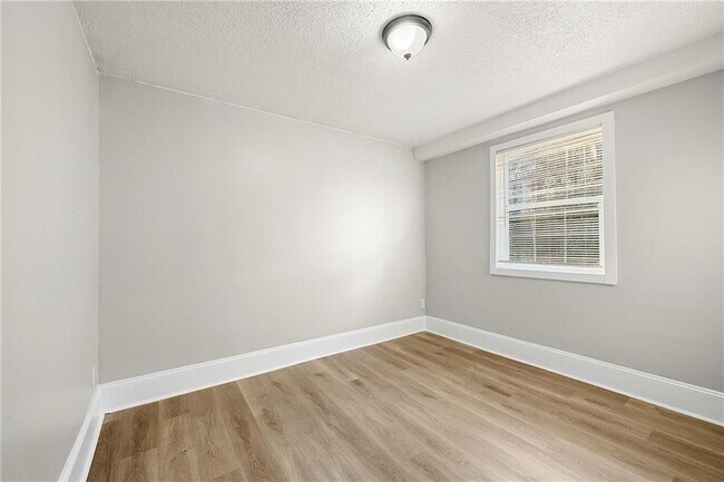 Building Photo - 156 Fairfield Pl NW