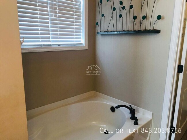 Building Photo - 3647 Bagley Dr