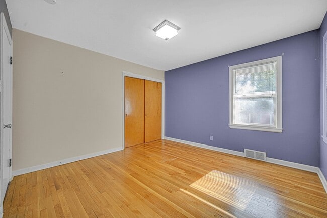 Building Photo - Charming Custom Home in Miller Beach!