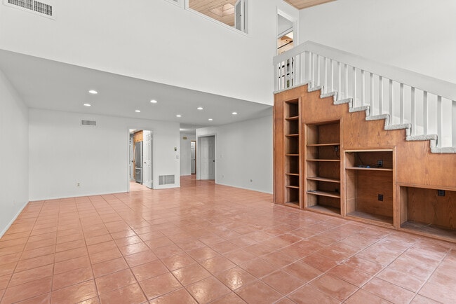 Building Photo - 1696 Caminito Aliviado