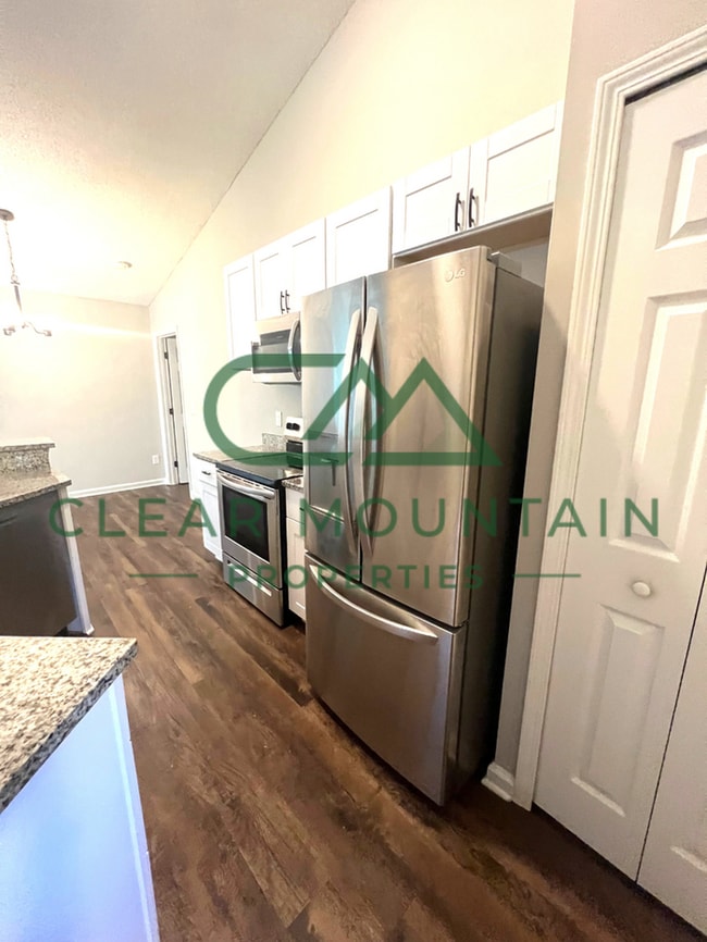 Building Photo - WINTER IS COMING! REDUCED RENT - $1799