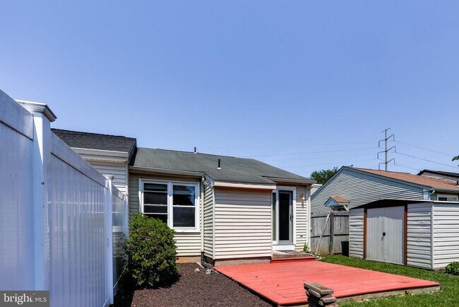 Building Photo - 816 Chadwick Cir