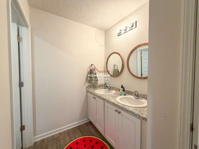 Building Photo - 5469 Merlin