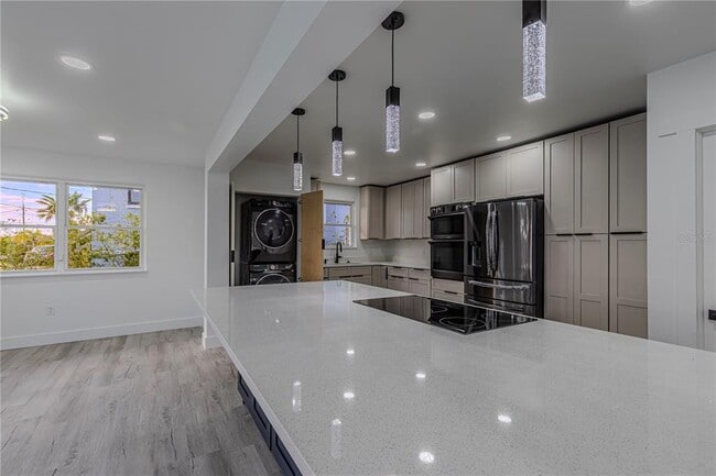 Building Photo - 2061 S Peninsula Dr