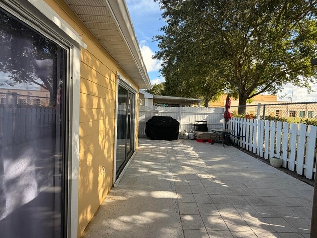 Building Photo - 1530 Royal Forest Ct