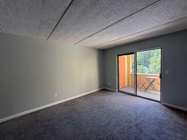 Building Photo - 209 W Miracle Strip Pkwy
