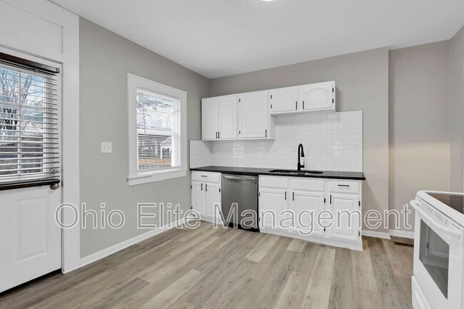 Building Photo - 295 E Woodrow Ave