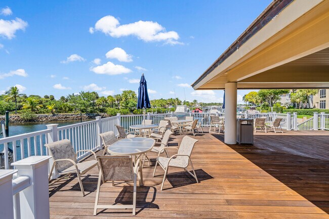 Building Photo - 533 Oak Harbour Dr