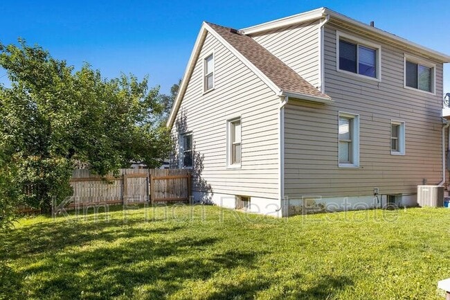 Building Photo - 289 E 4800 S