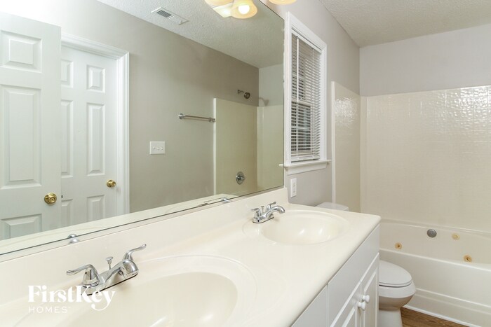 Building Photo - 129 Bridlewood Ave