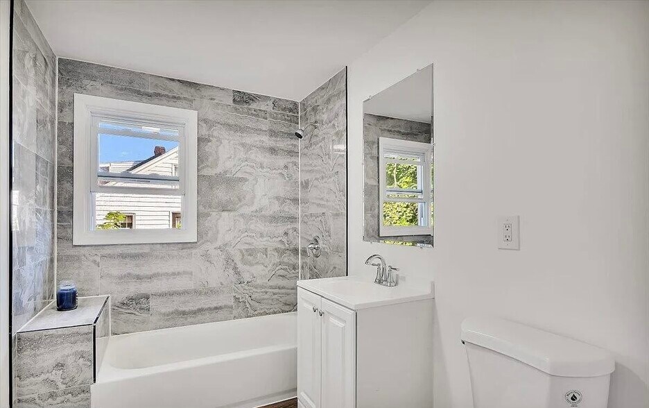 Primary Photo - 63 1/2 Vandenburgh Ave