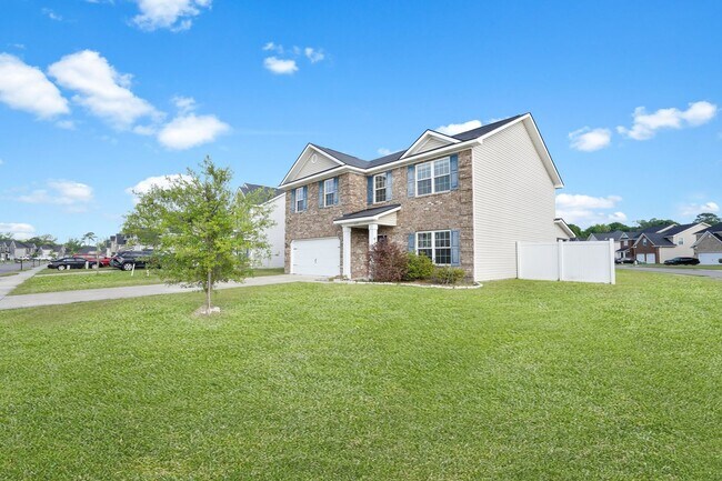 Building Photo - 659 Red Oak Ln