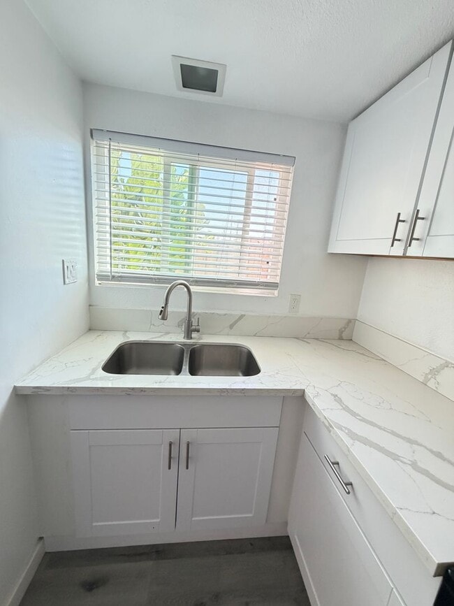 Building Photo - 311 Zenith St