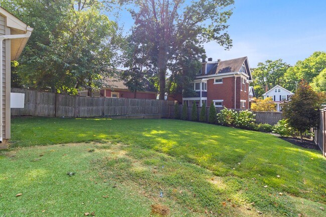 Building Photo - 3739 Hyde Park Ave