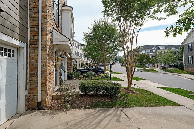 Building Photo - Pet-Friendly Dunlora Forest Townhome With Fenced Yard