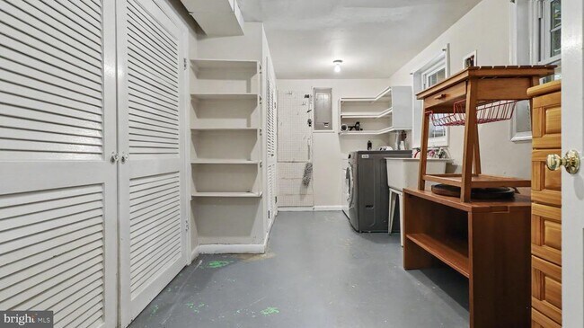 Building Photo - 6770 Baron Rd