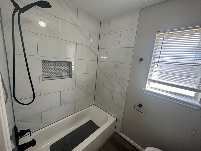 Building Photo - 29031 Elmwood Dr