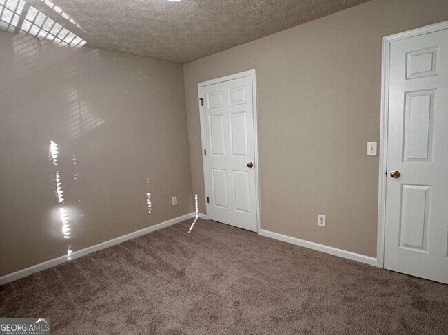 Building Photo - 305 Hulan Way