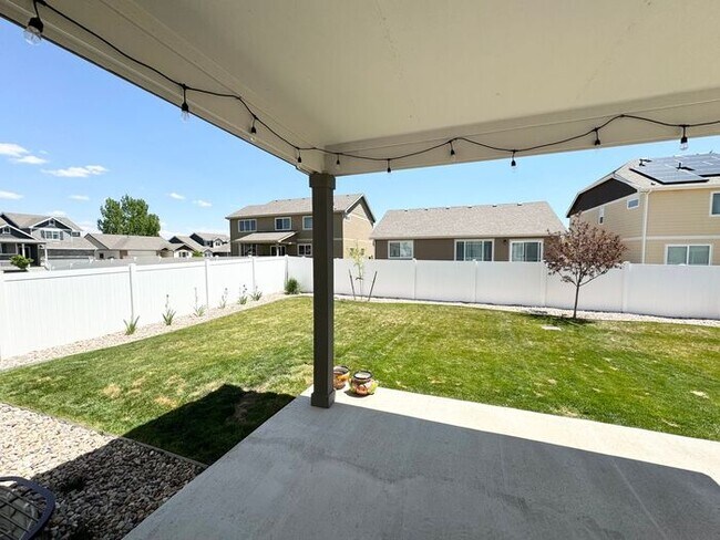 Building Photo - Spacious 3 bed/ 2.5 bath House In Severance