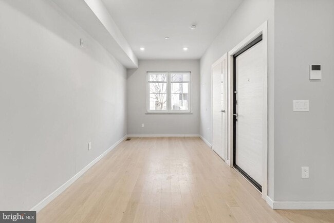 Building Photo - 2142 Master St