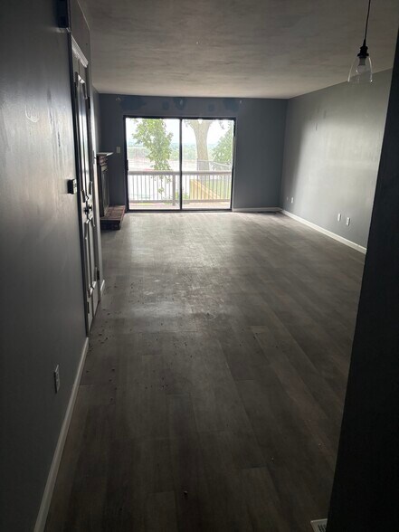 Main level living/dining room - 4564 Ohio Ave