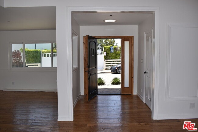 Building Photo - 11365 Chalon Rd