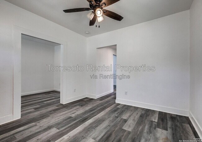Building Photo - 611 Rochambeau St
