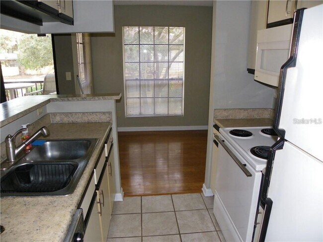 Building Photo - 8722 Mallard Reserve Dr