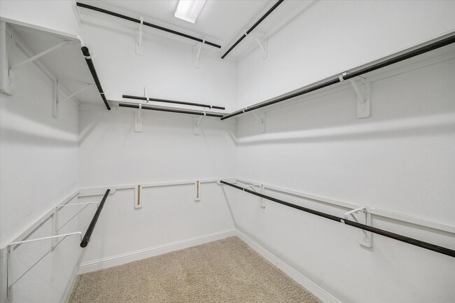 Building Photo - 17322 Legend Creek Ct