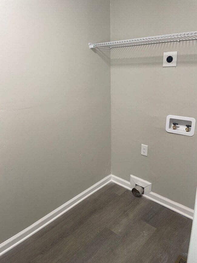 Building Photo - 1542 24th St NE