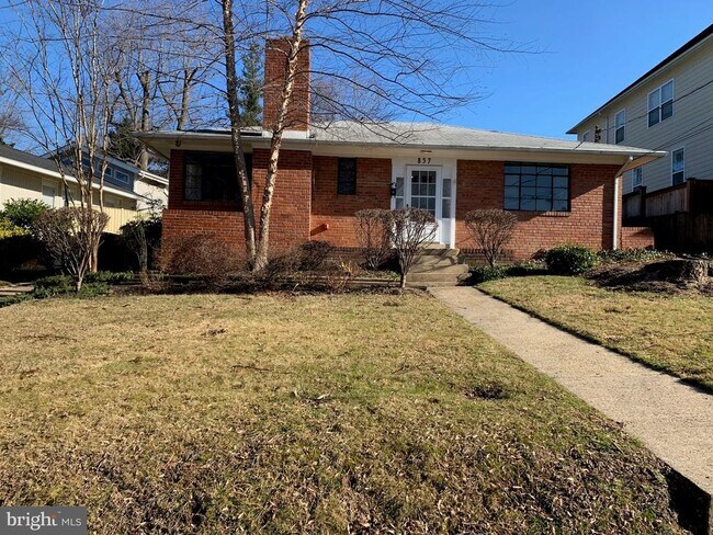 Building Photo - 857 N Jacksonville St