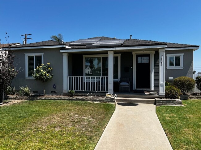 Building Photo - 3 Bed 2 Bath Home For Rent in an Excellent...