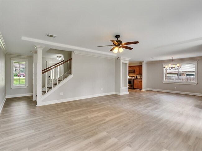 Building Photo - 612 Orangewood Dr