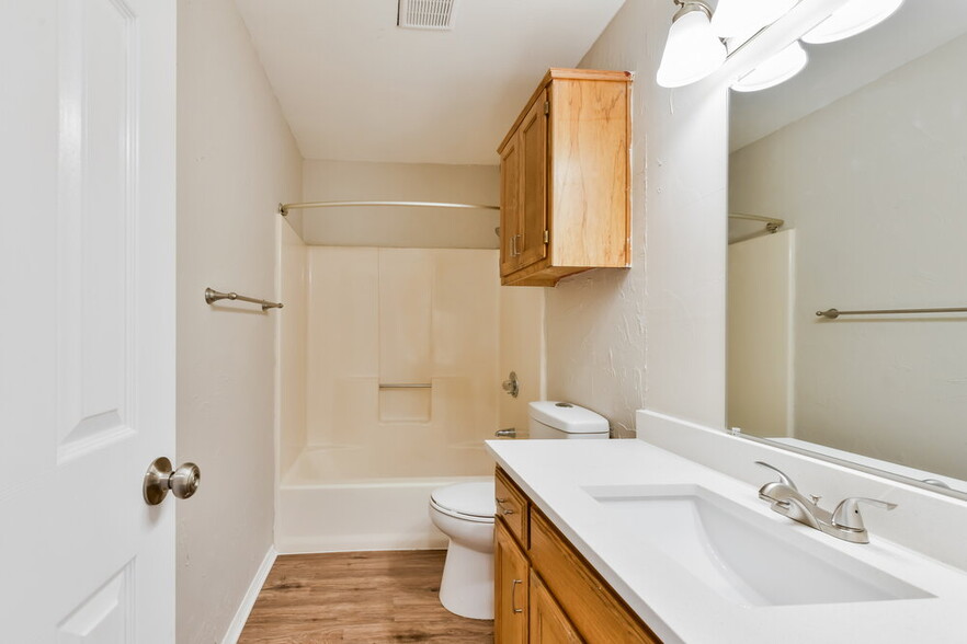 Building Photo - 5208 Gaelic Ct