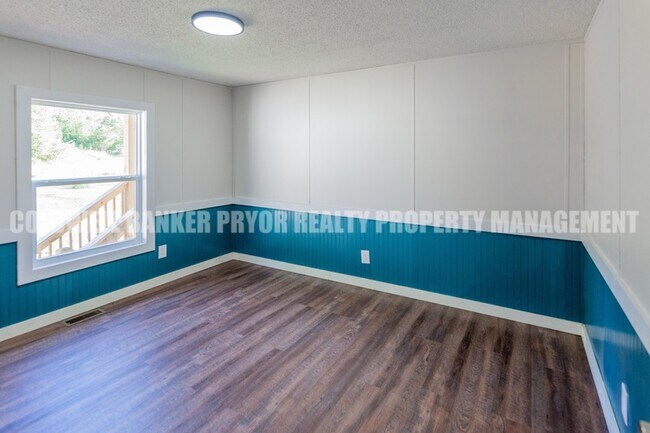 Building Photo - 1108 Shady Ln