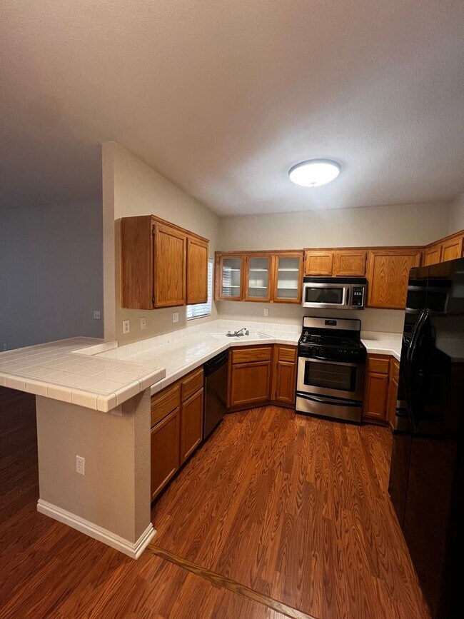 Building Photo - 1830 N Buffalo Dr