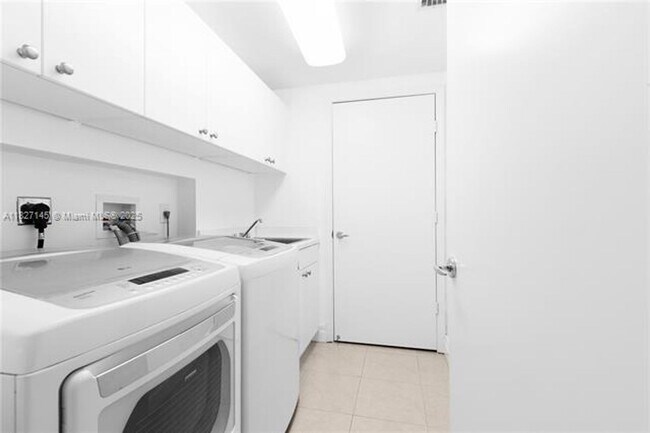 Building Photo - 21200 NE 38th Ave