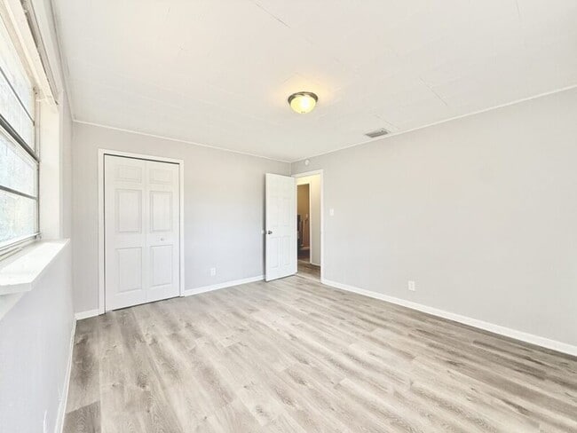 Building Photo - 4327 14th Ave S