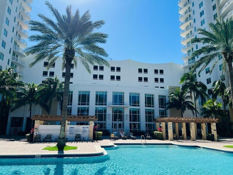 Building Photo - 1745 E Hallandale Beach Blvd