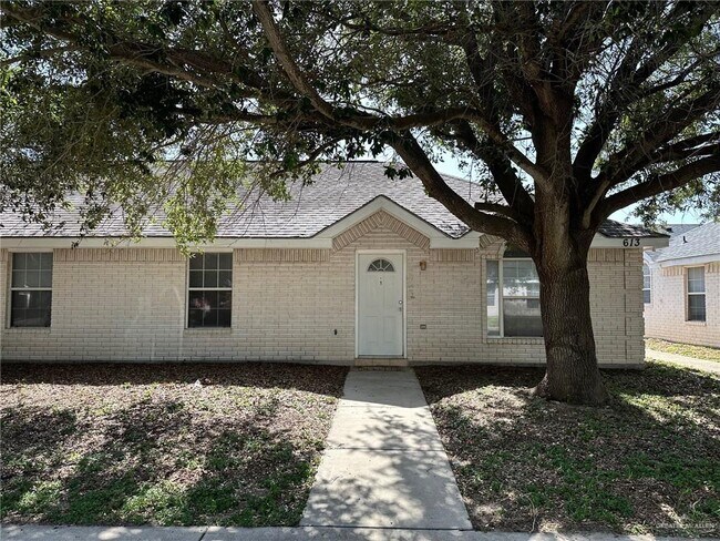 Primary Photo - 613 La Mancha Dr