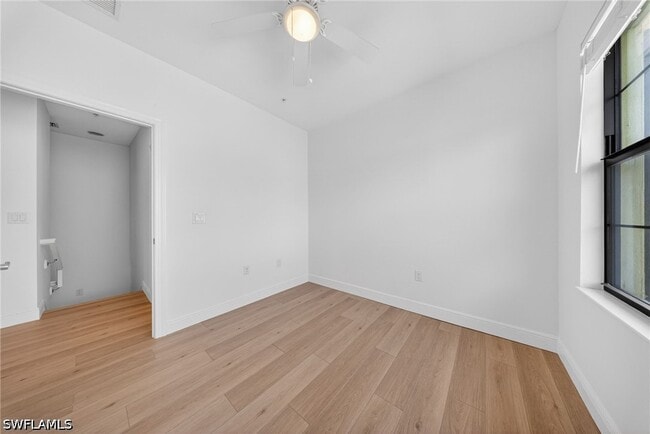 Building Photo - 1435 Santiago Cir