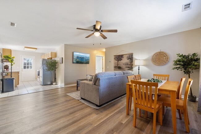 Building Photo - 707 Bagwell Ct